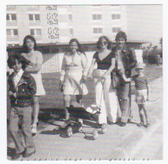 herve-gisel-monique-jacqueline-max-yael -gregory dans poussette-.jpg